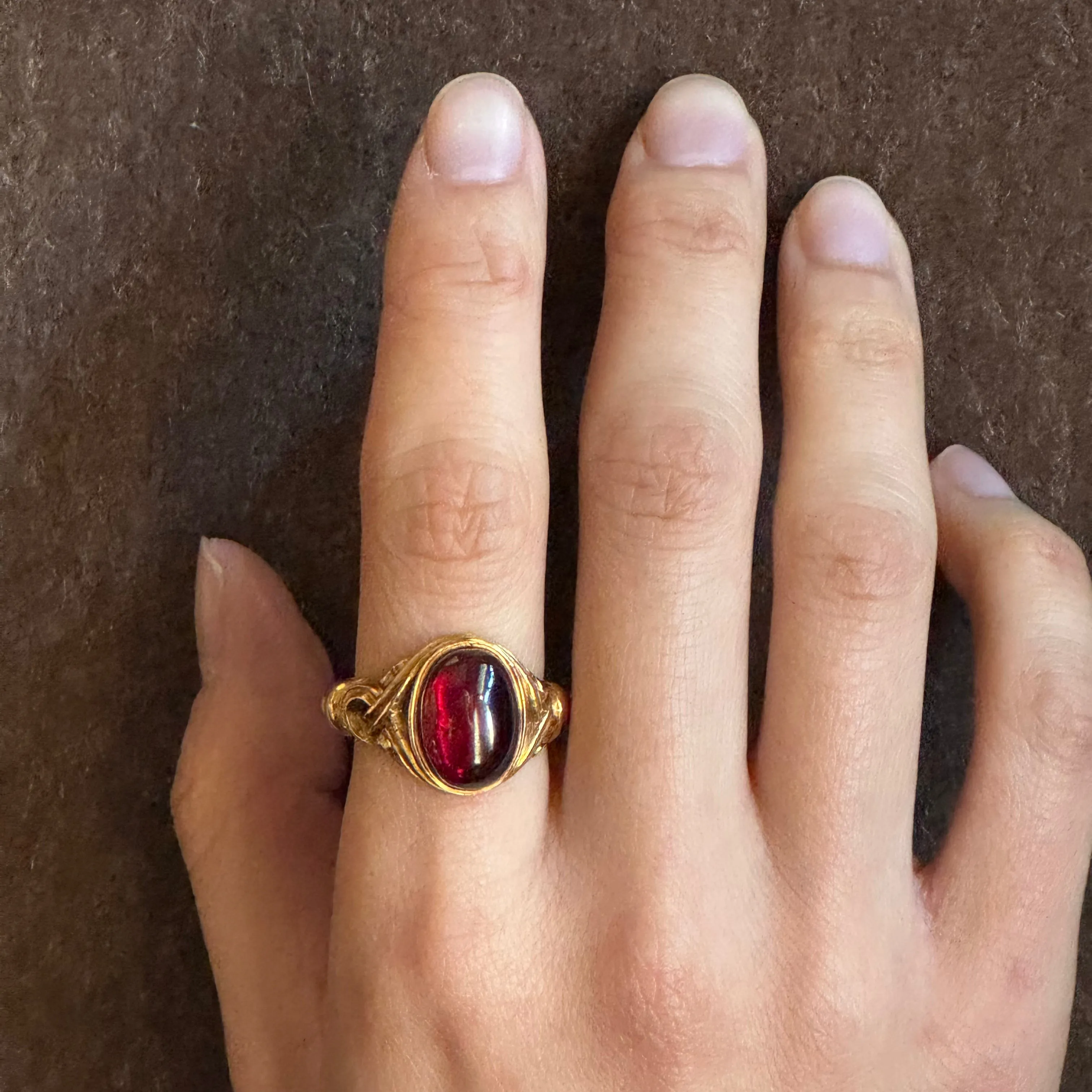 Antique Victorian 15k Cabochon Garnet Finely Carved Signet Ring