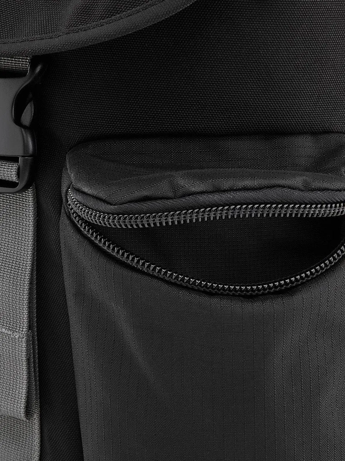 Crumpler Extrovert Backpack Black