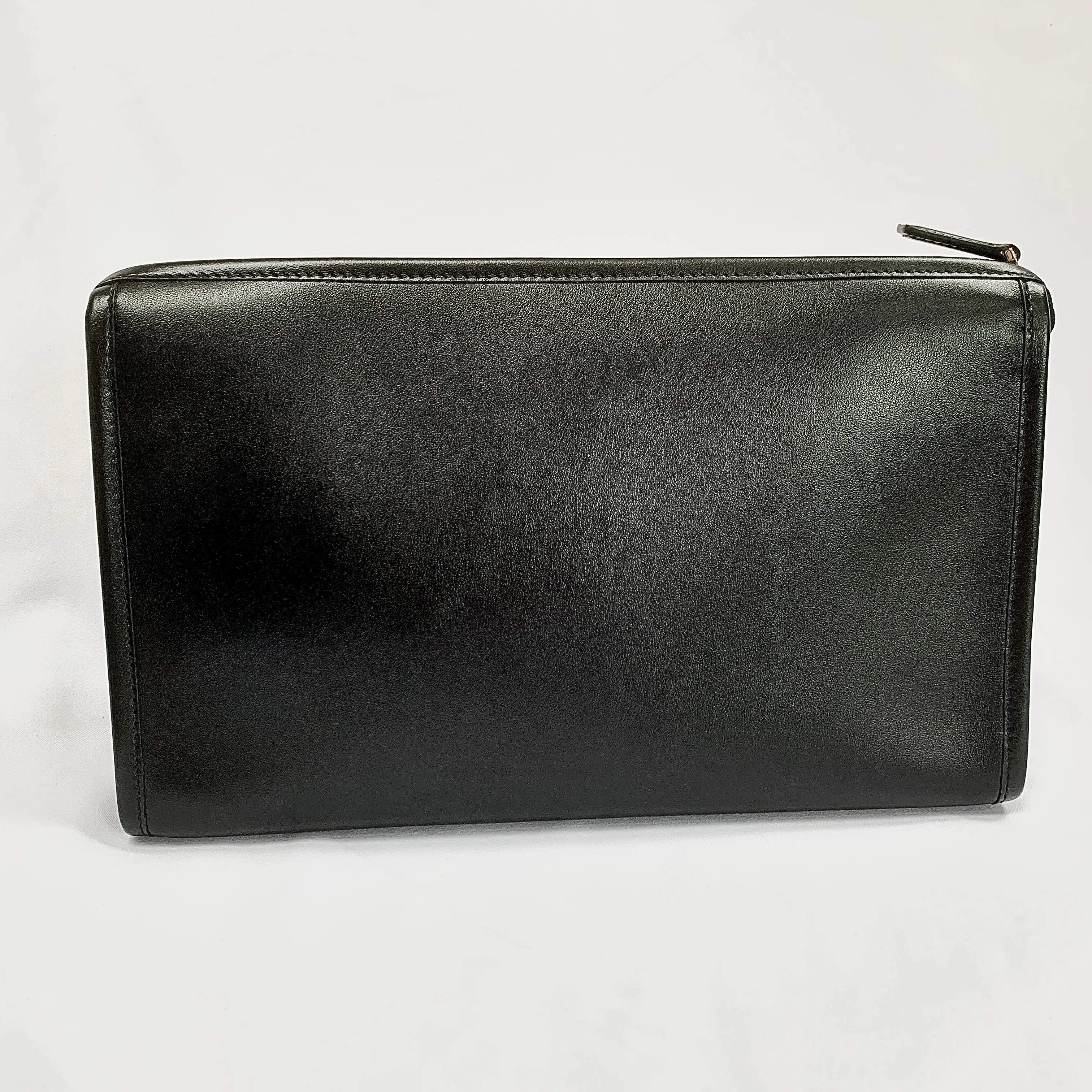 Gucci Metallic Print Logo Smooth Leather Clutch in Black