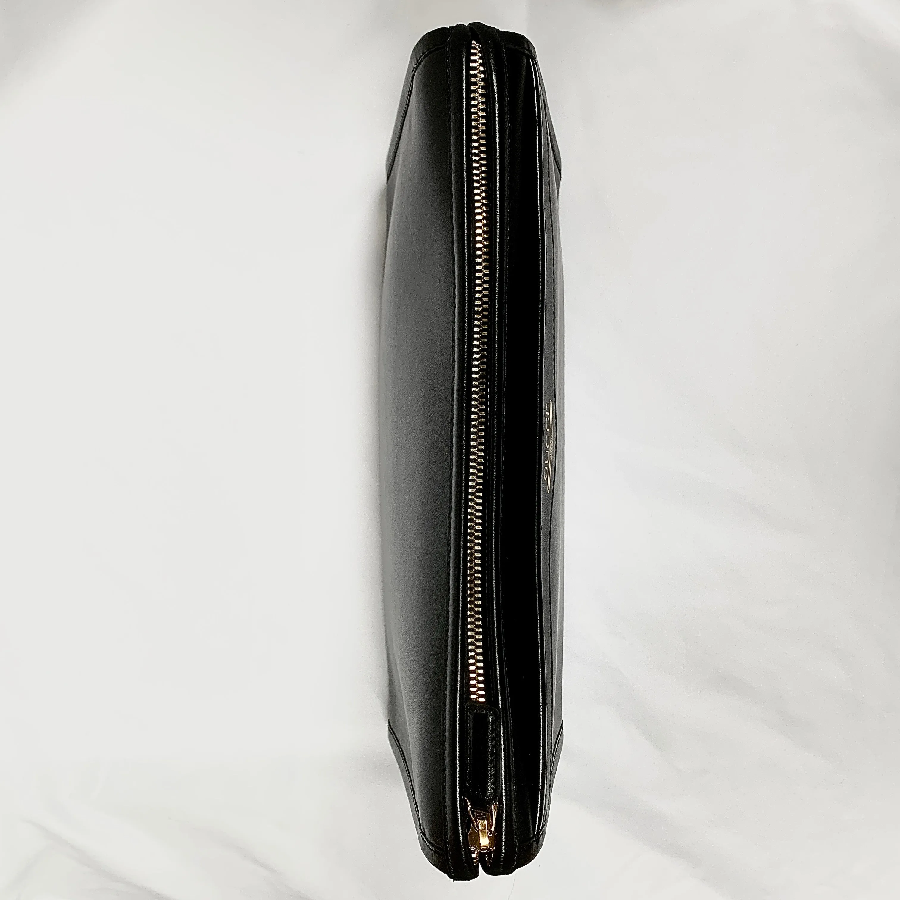 Gucci Metallic Print Logo Smooth Leather Clutch in Black