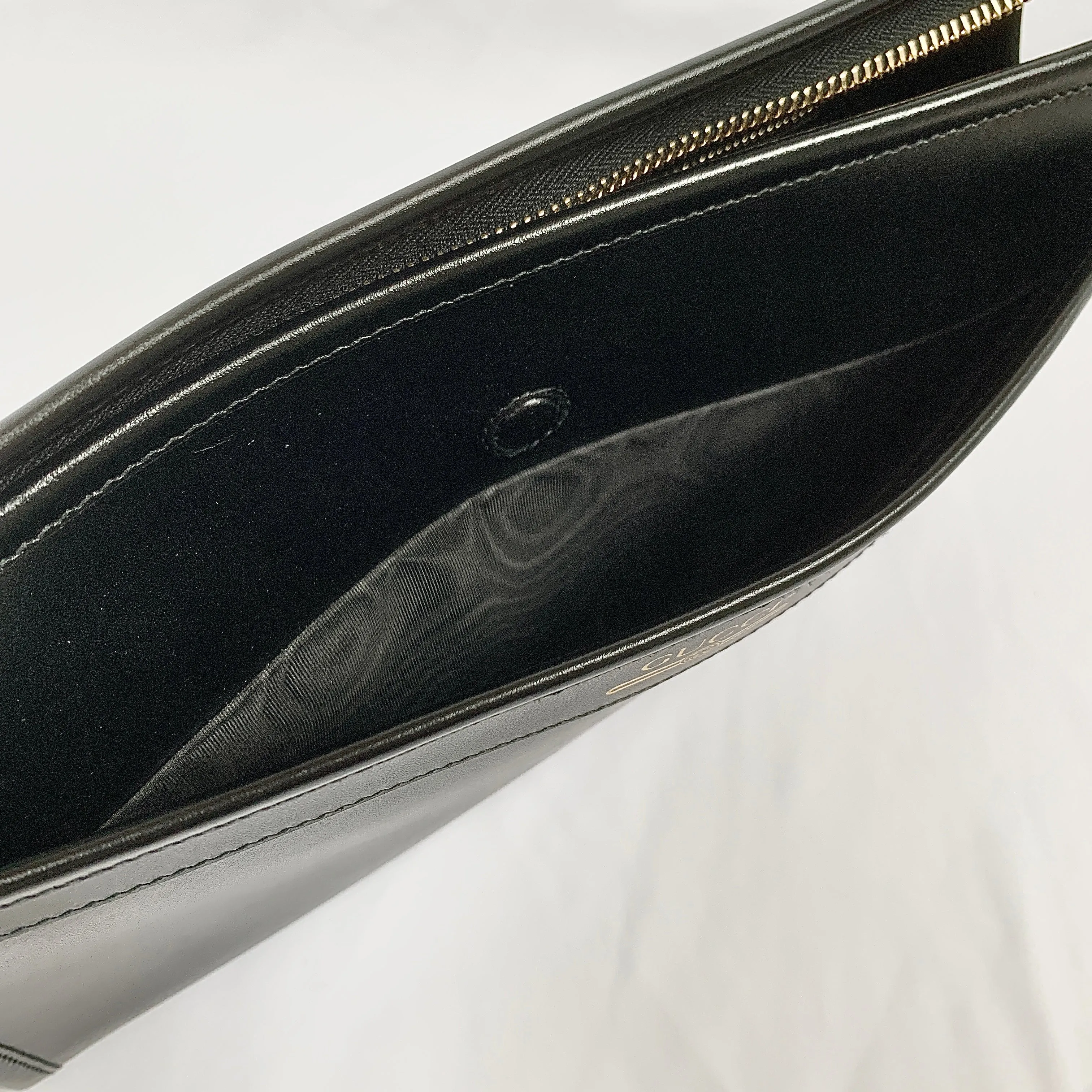 Gucci Metallic Print Logo Smooth Leather Clutch in Black