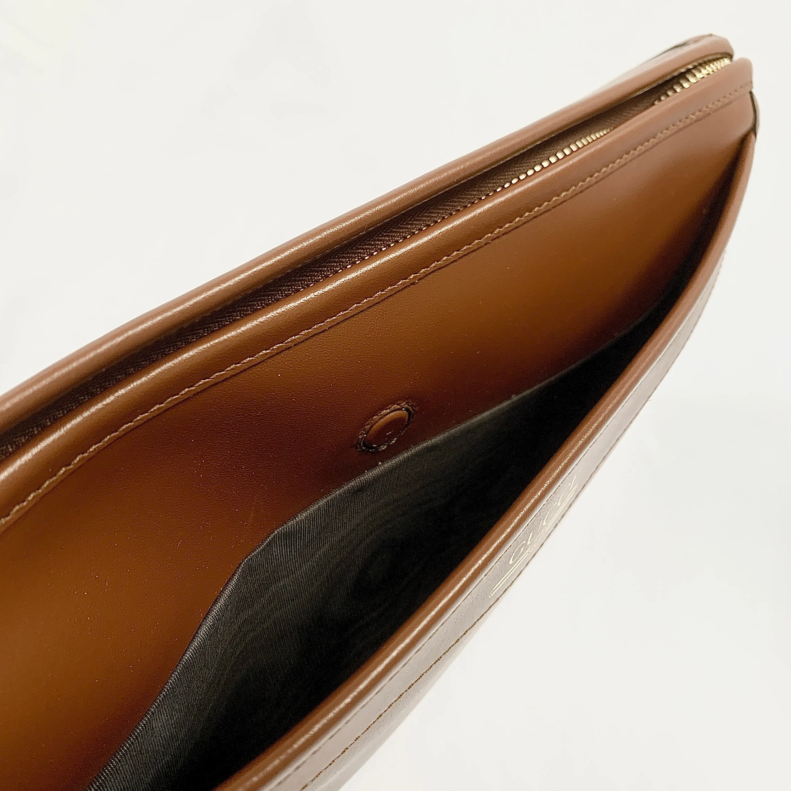 Gucci Metallic Print Logo Smooth Leather Clutch in Brown