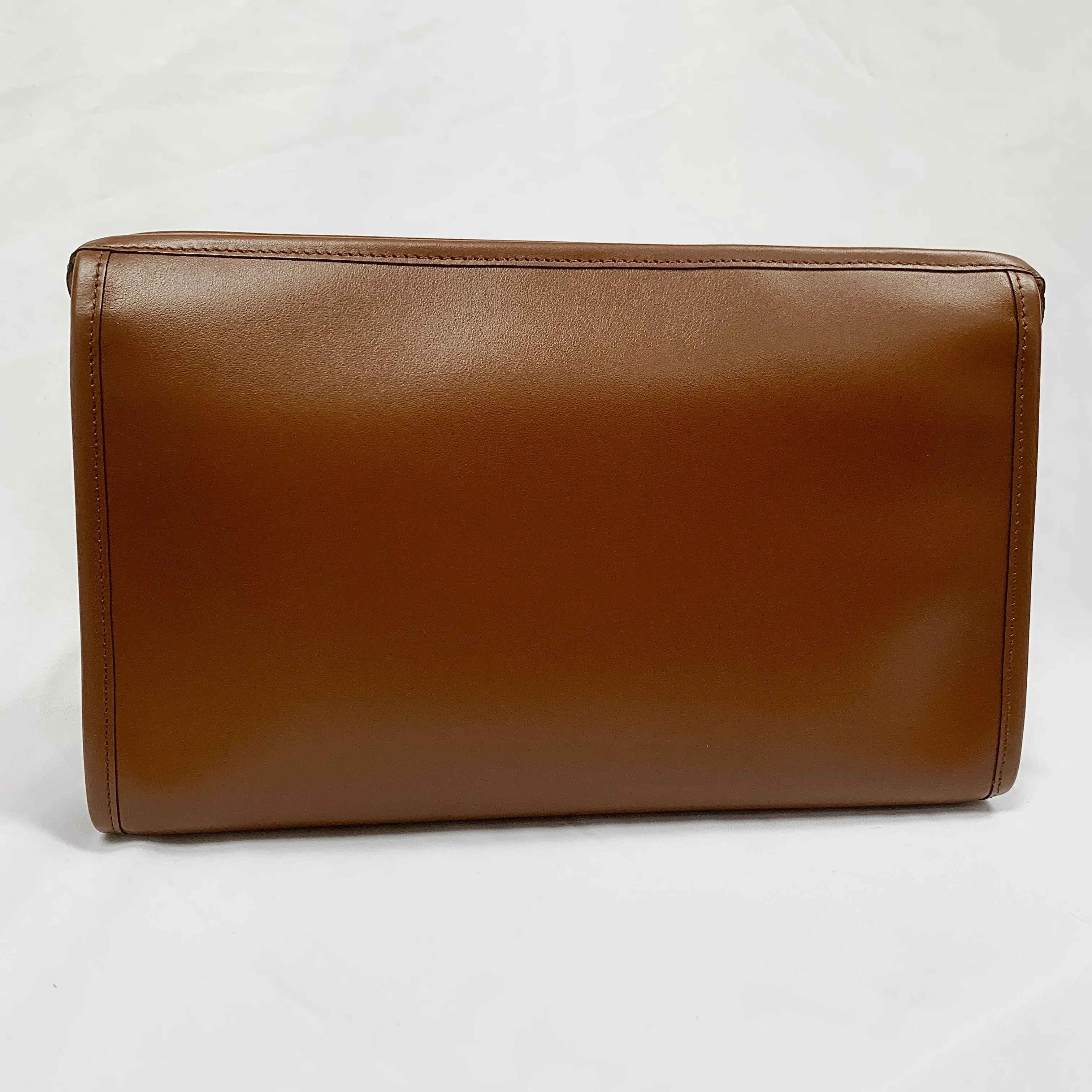 Gucci Metallic Print Logo Smooth Leather Clutch in Brown